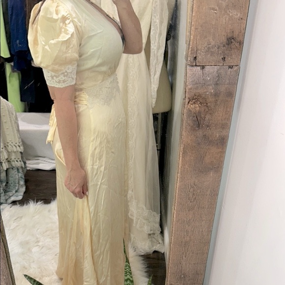 Vintage Elegant Cream open front maxi Dress with Lace Details size small - Picture 3 of 12
